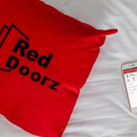 Reddoorz Plus @ Setiabudi Barat Джакарта Екстериор снимка